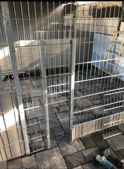 Hundezwinger mit Abteilen